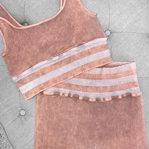 Nikibiki Other - 🆕LAST3➖MERMAID SEAMLESS pants only in Coral